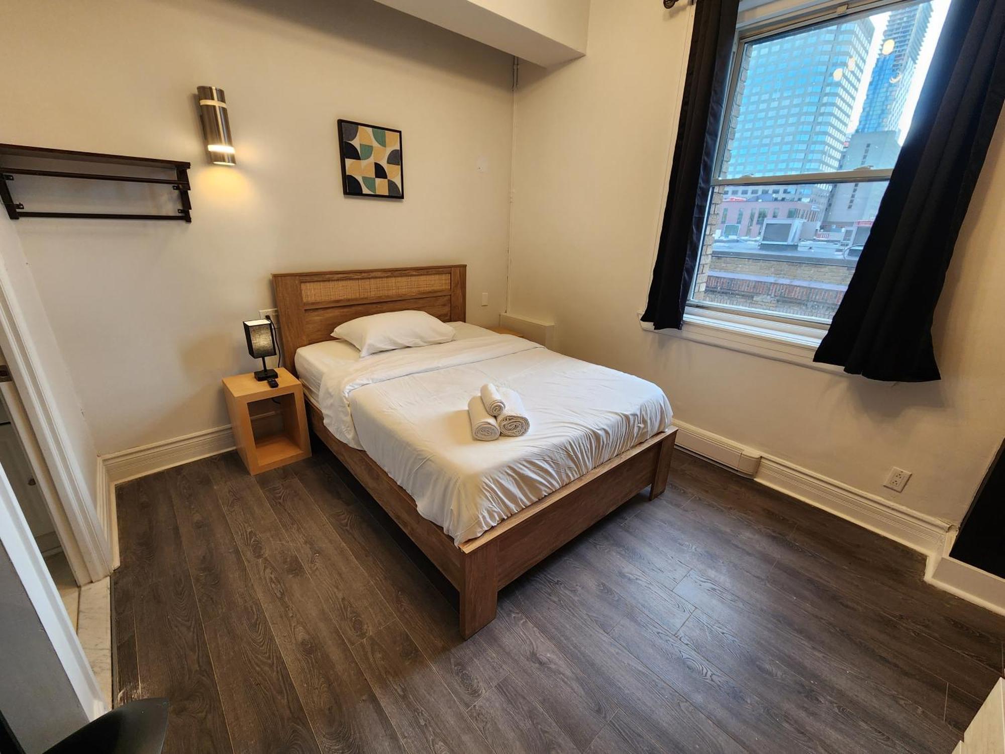 Le Sand & Stone Hotel Montreal Phòng bức ảnh
